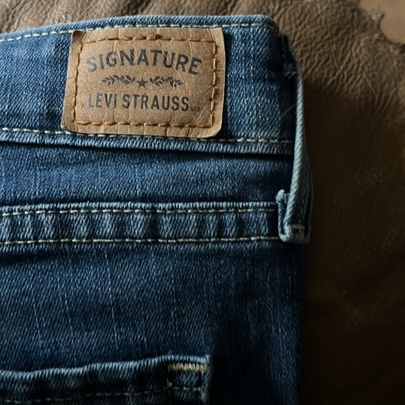 Levi's Signature Low Rise Jeans Size  14= W33 L30 - Picture 5 of 7